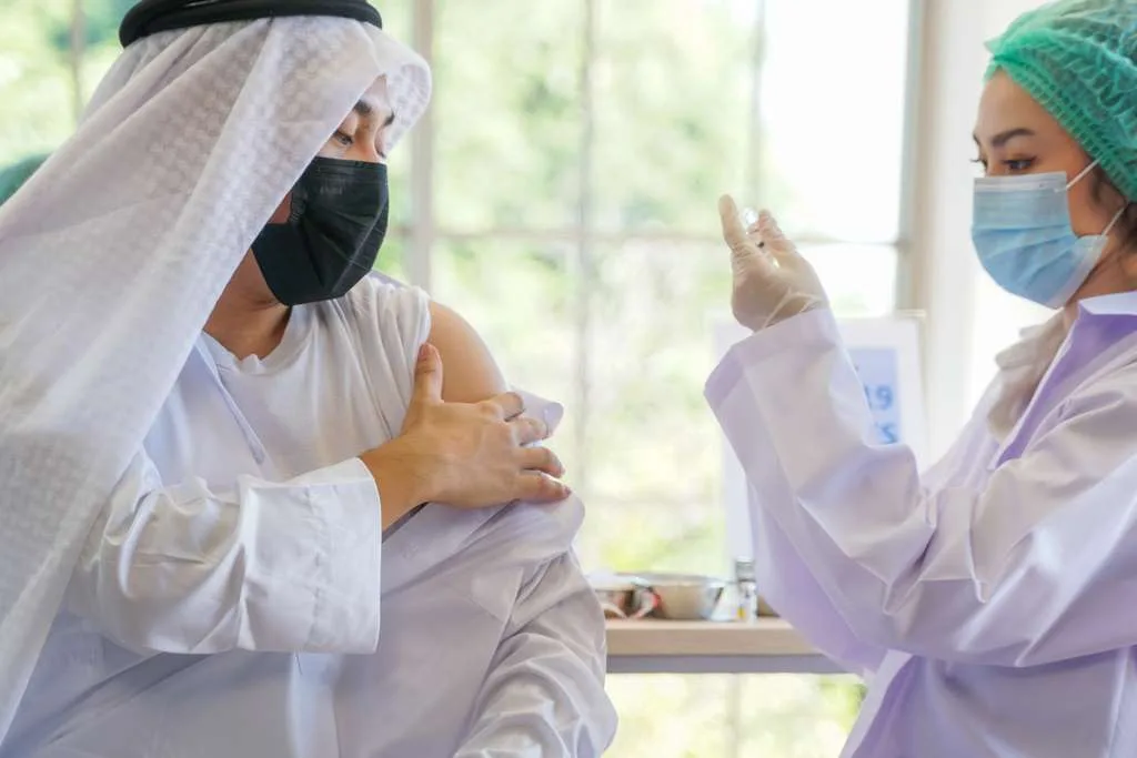 Panduan lengkap vaksin meningitis untuk umroh di DokterHub