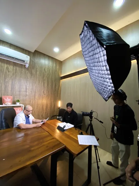 Diskusi tim dokter DokterHub