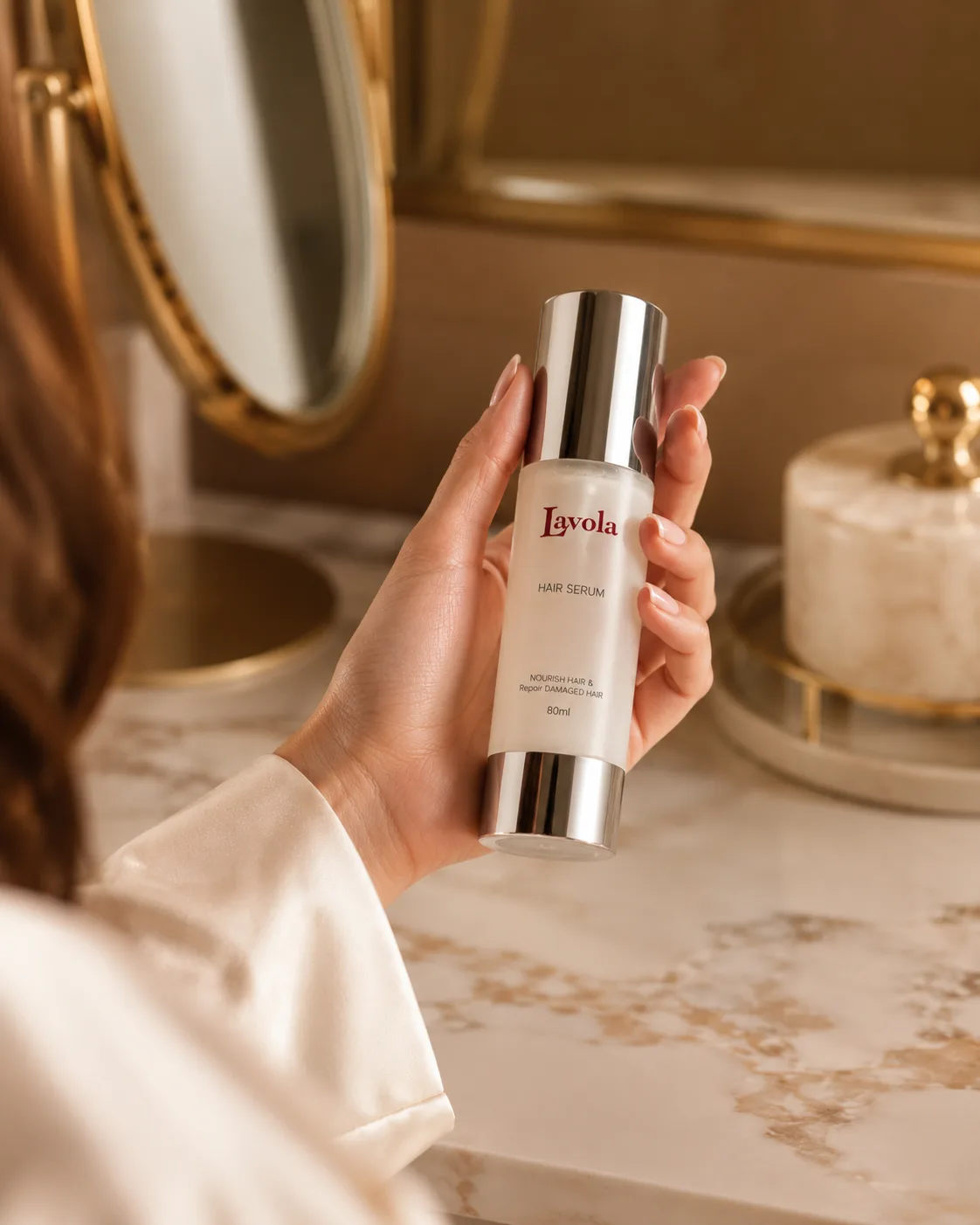 LAVOLA Hair Serum di tangan